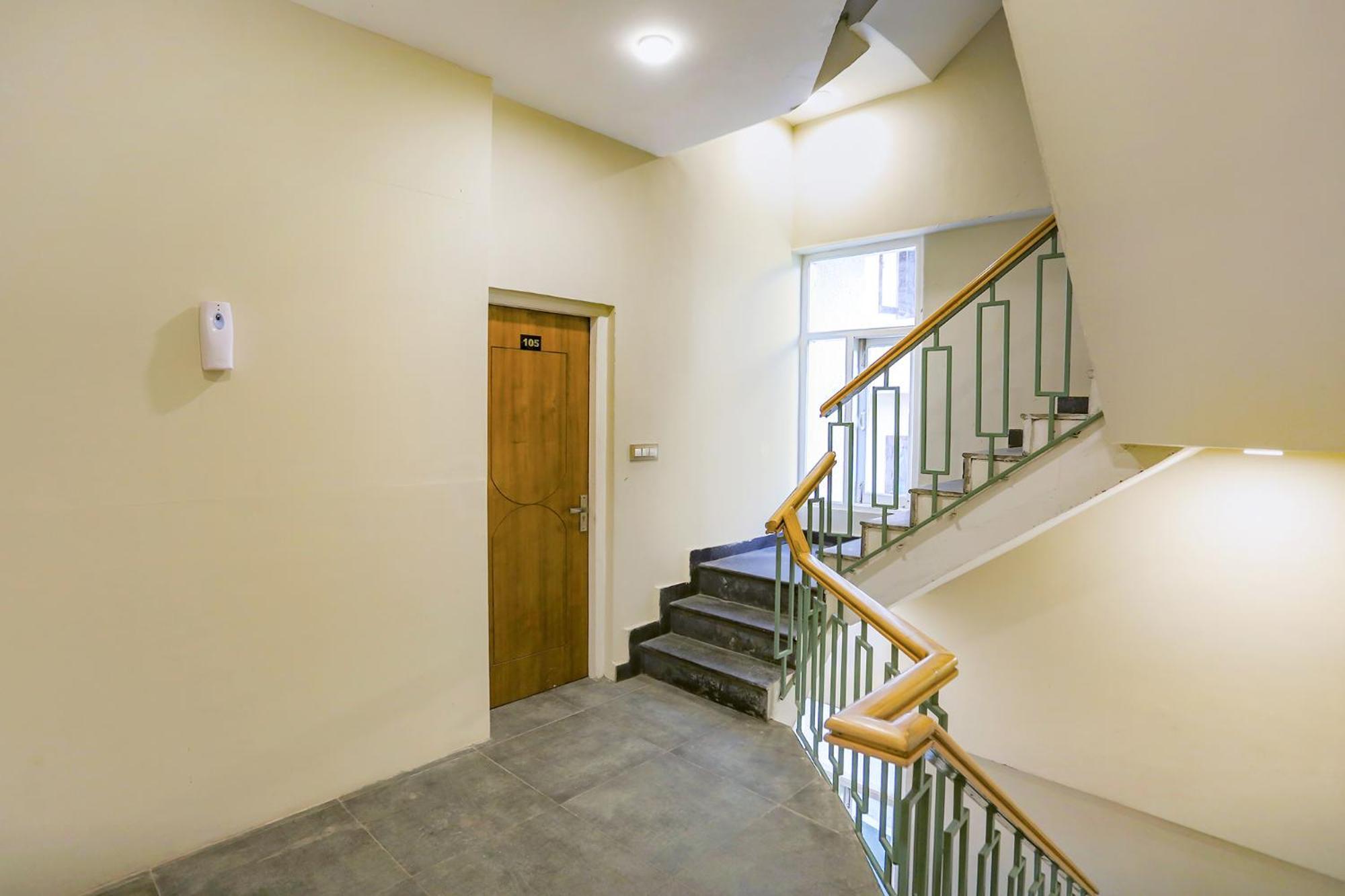 Fabhotel Outhills Manāli Exteriör bild