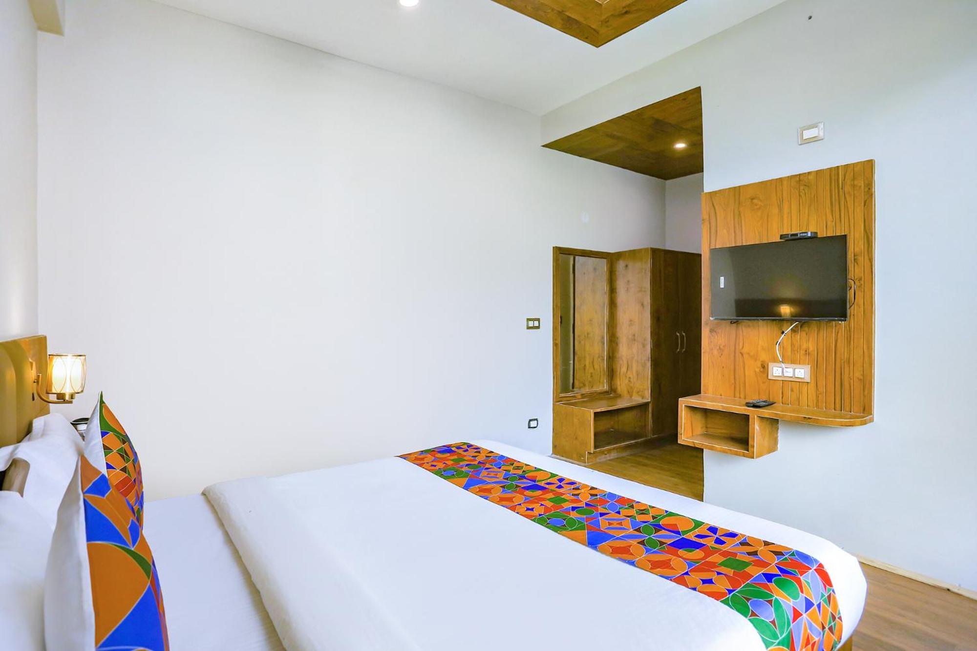 Fabhotel Outhills Manāli Exteriör bild
